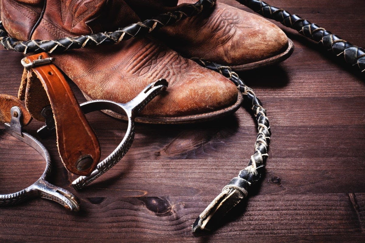 A picture of cowboy boots with spurs.